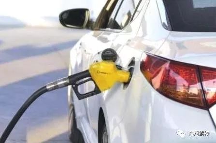 汽车加油多少才正常车