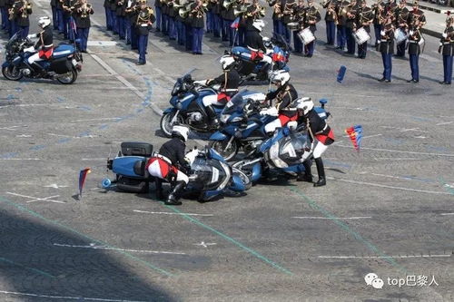21岁机车少年因意外车祸离世(青春年华遭遇不幸，机车少年的离世令人痛心)