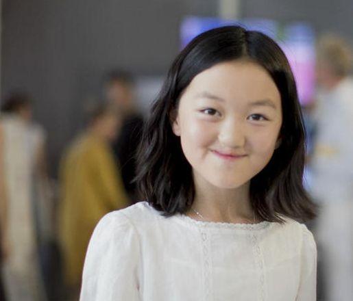 张凯丽女儿张可盈回应节目里爆哭(张凯丽女儿张可盈回应节目里爆哭，真实情感的流露)