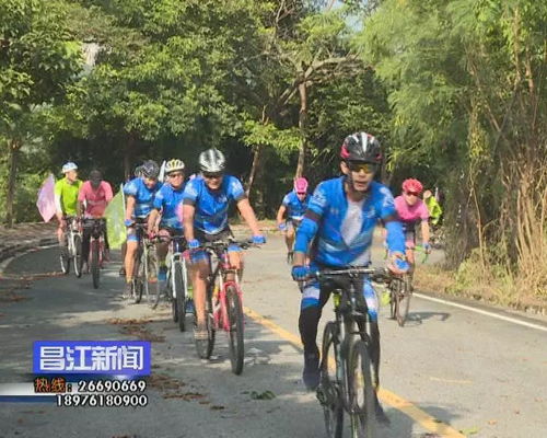 美国骑行博主在广西农村被请吃饭